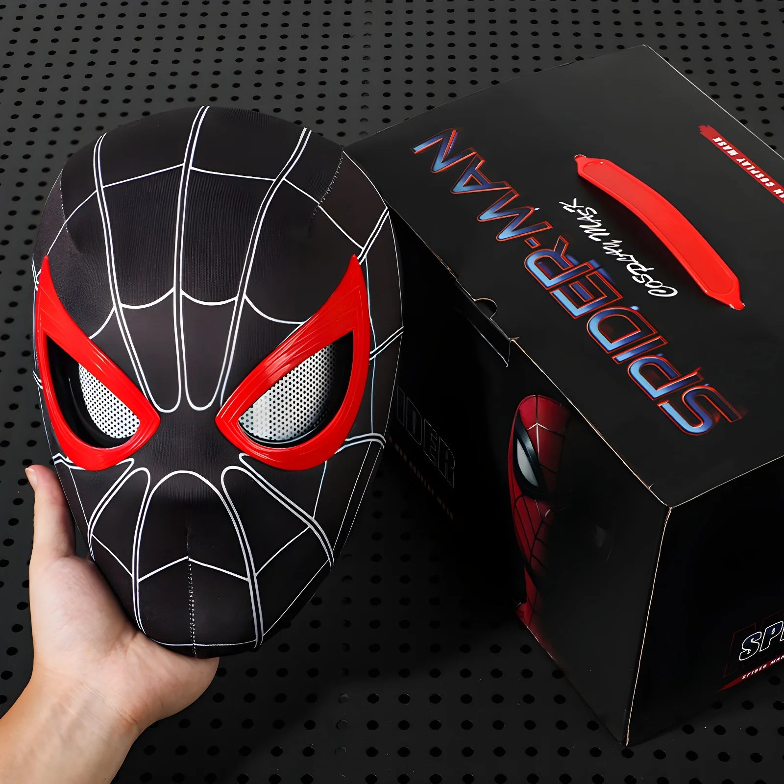 Gwen Ghost Spider Mask - Image 4